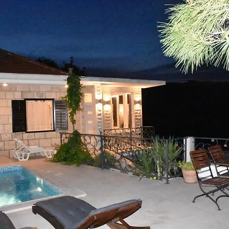 Sky With Stunning View בית נופש